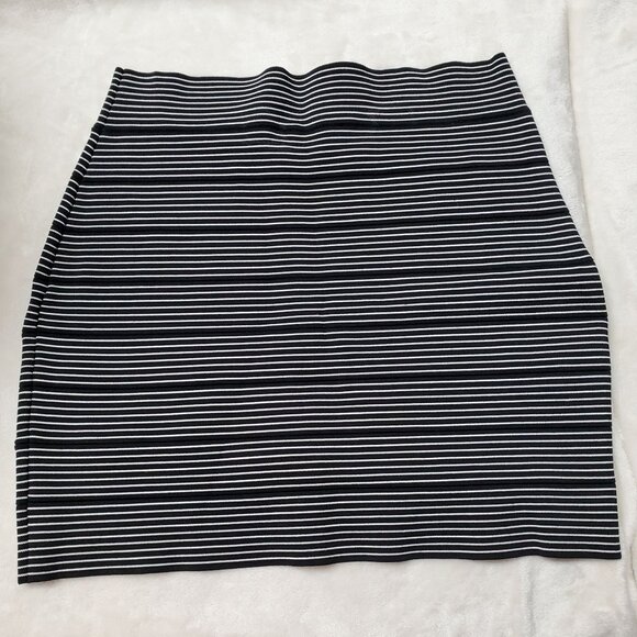 BCBG Max Azria Black & White Striped Bodycon Skirt Size L - Picture 7 of 11